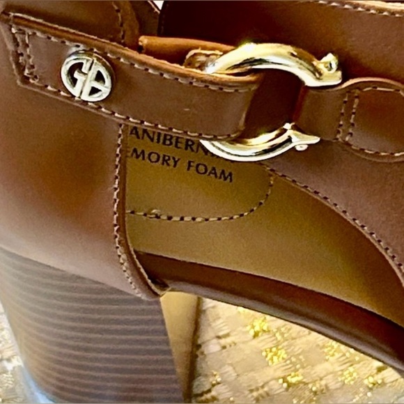 Giani Bernini Brown Peep-Toe Gold Buckle Horse Bit Block Heel Shooties size 8.5 - Picture 7 of 15